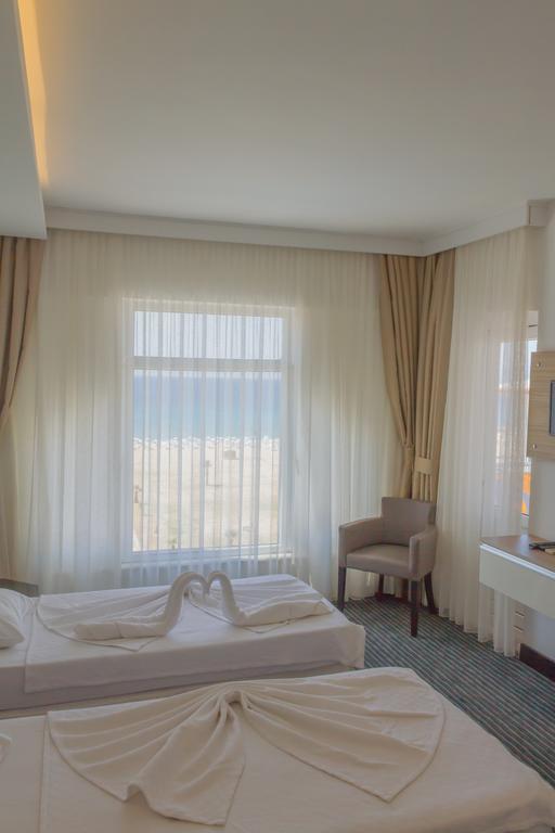 Ayvalı Amphora Hotel מראה חיצוני תמונה